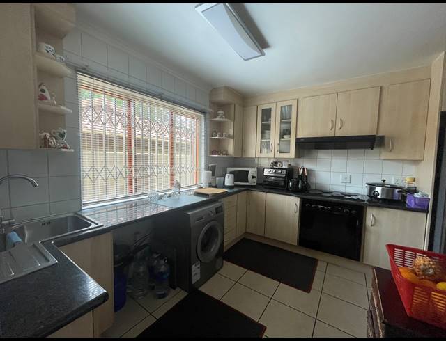 3 BEDROOM HOUSE FOR SALE IN PARKHILL GARDENS